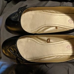 Torrid 13W Faux-leather flats w/"leather" bow